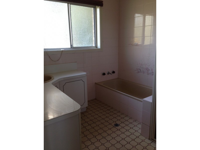 68B LAWFORD CRESCENT, Griffith NSW 2680