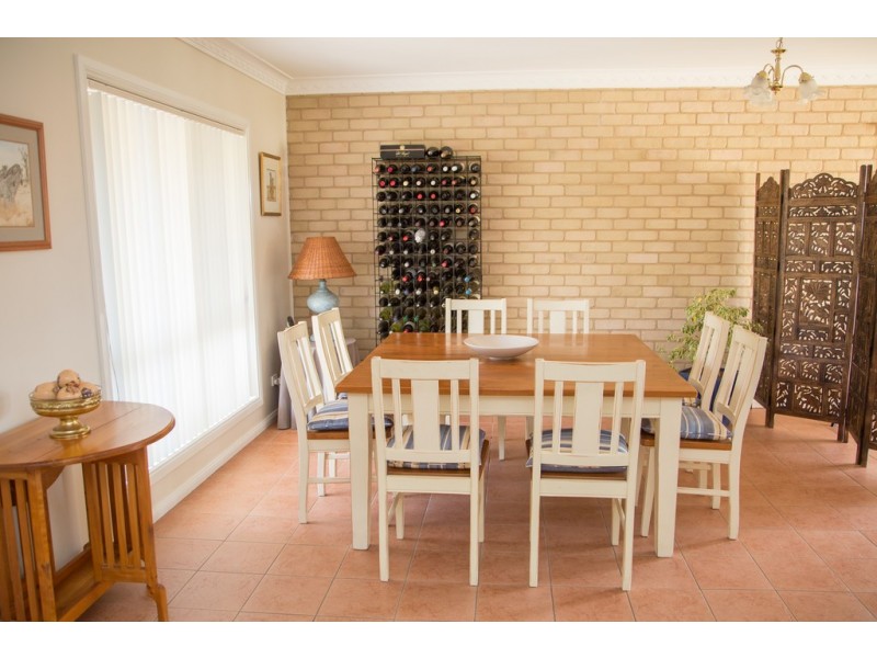 2/13 Powys Place, Griffith NSW 2680