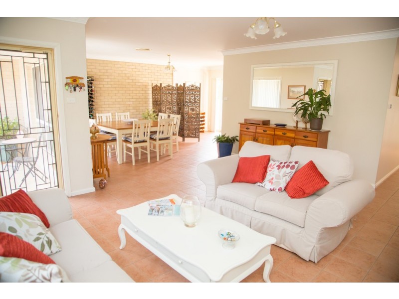 2/13 Powys Place, Griffith NSW 2680