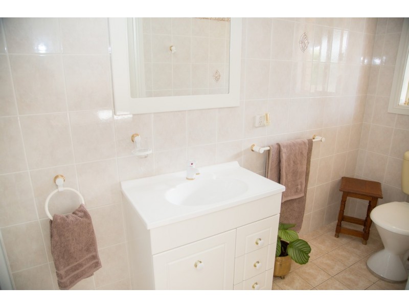 2/13 Powys Place, Griffith NSW 2680