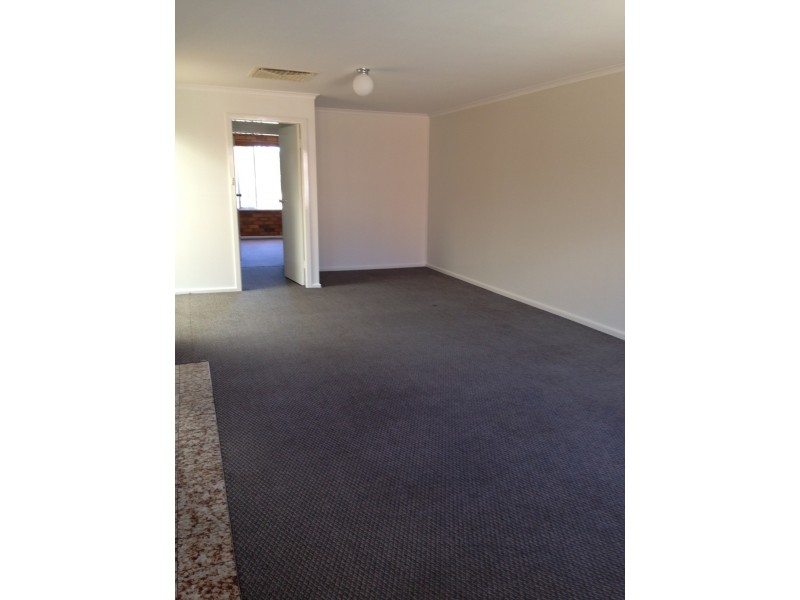 2/20 OLYMPIC STREET, Griffith NSW 2680