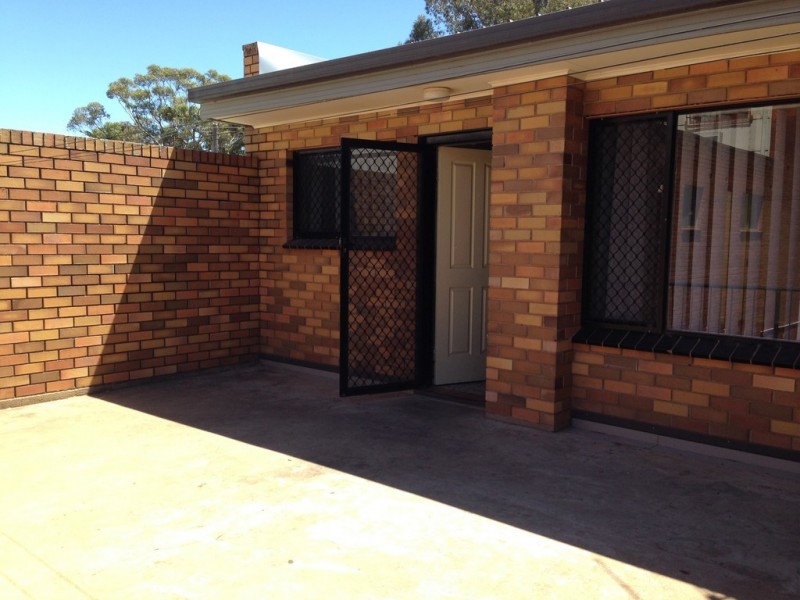 2/20 OLYMPIC STREET, Griffith NSW 2680