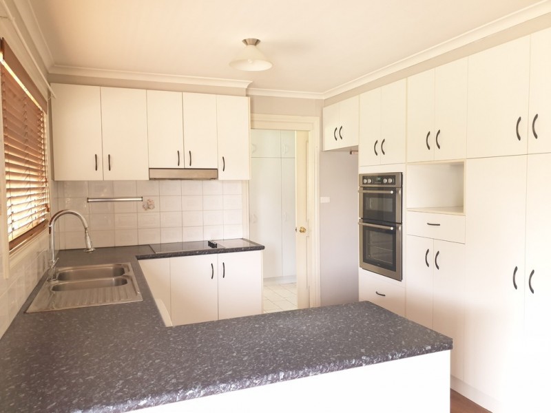 9 Burns Street, Hillston NSW 2675