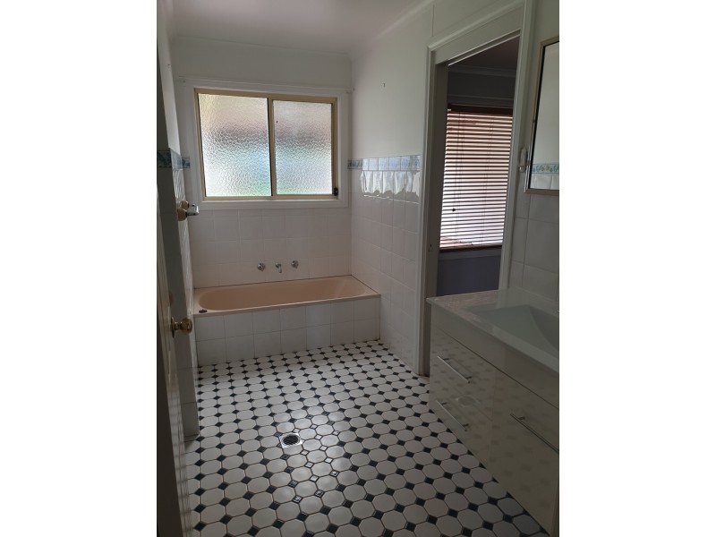 9 Burns Street, Hillston NSW 2675