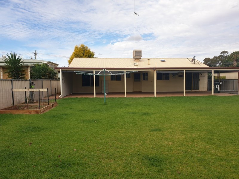 9 Burns Street, Hillston NSW 2675