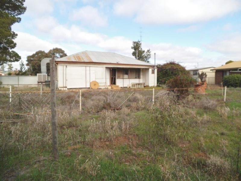 1 Molesworth Street, Hillston NSW 2675