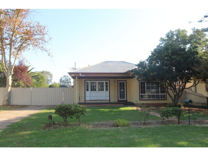 6 Binguie Street, Griffith NSW 2680