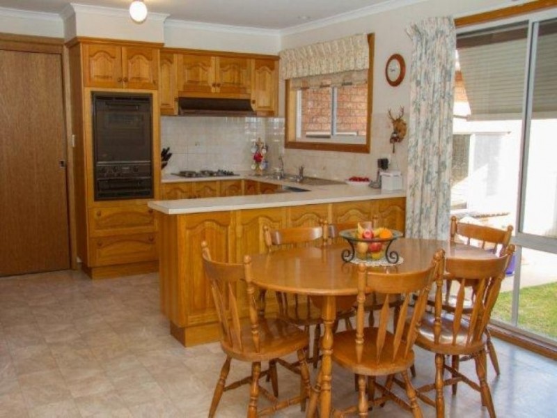 65 SCHOOL STREET, Hanwood NSW 2680