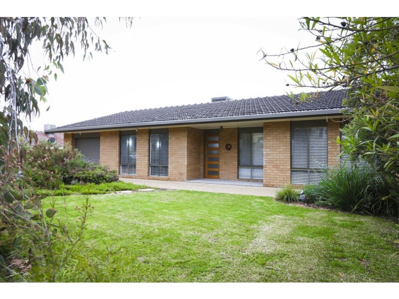 24 Holmes Crescent, Griffith NSW 2680