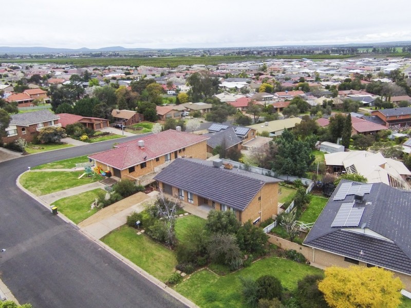 24 Holmes Crescent, Griffith NSW 2680