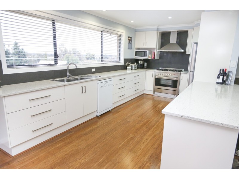 24 Holmes Crescent, Griffith NSW 2680