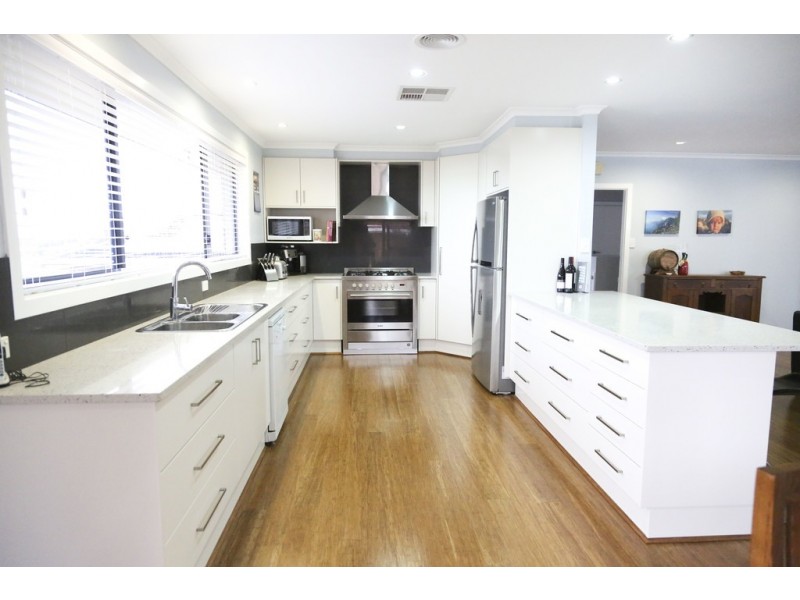 24 Holmes Crescent, Griffith NSW 2680