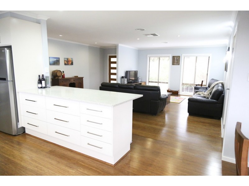 24 Holmes Crescent, Griffith NSW 2680