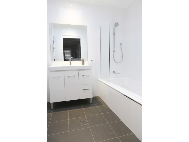 24 Holmes Crescent, Griffith NSW 2680