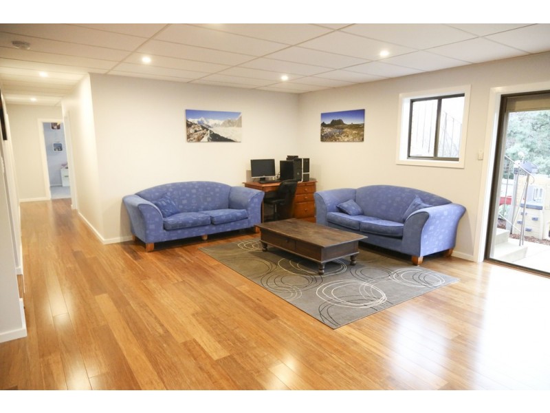 24 Holmes Crescent, Griffith NSW 2680