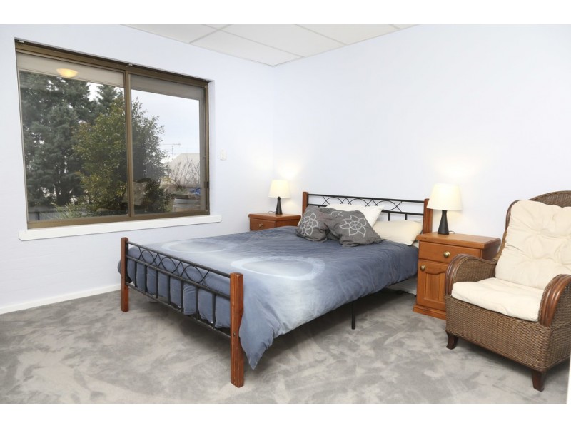 24 Holmes Crescent, Griffith NSW 2680