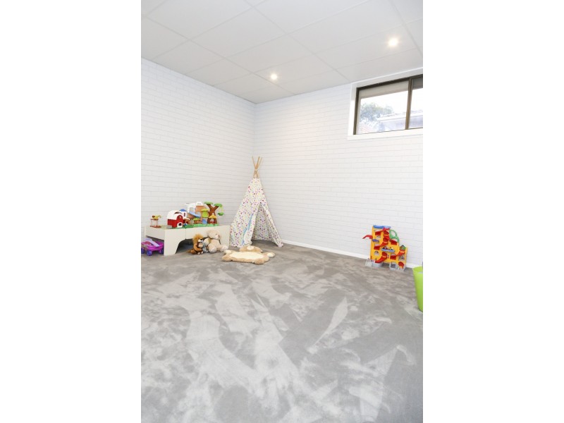 24 Holmes Crescent, Griffith NSW 2680