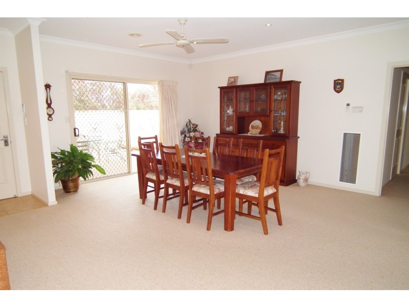 25 Little Road, Griffith NSW 2680