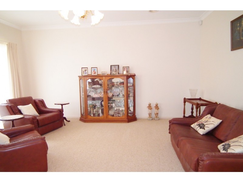 25 Little Road, Griffith NSW 2680