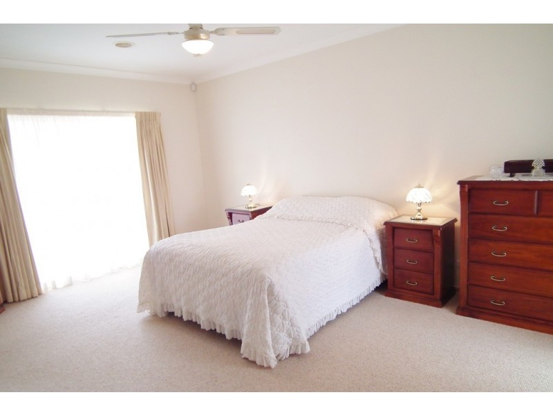 25 Little Road, Griffith NSW 2680