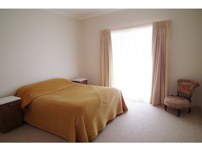 25 Little Road, Griffith NSW 2680