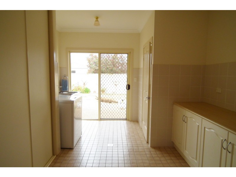 25 Little Road, Griffith NSW 2680