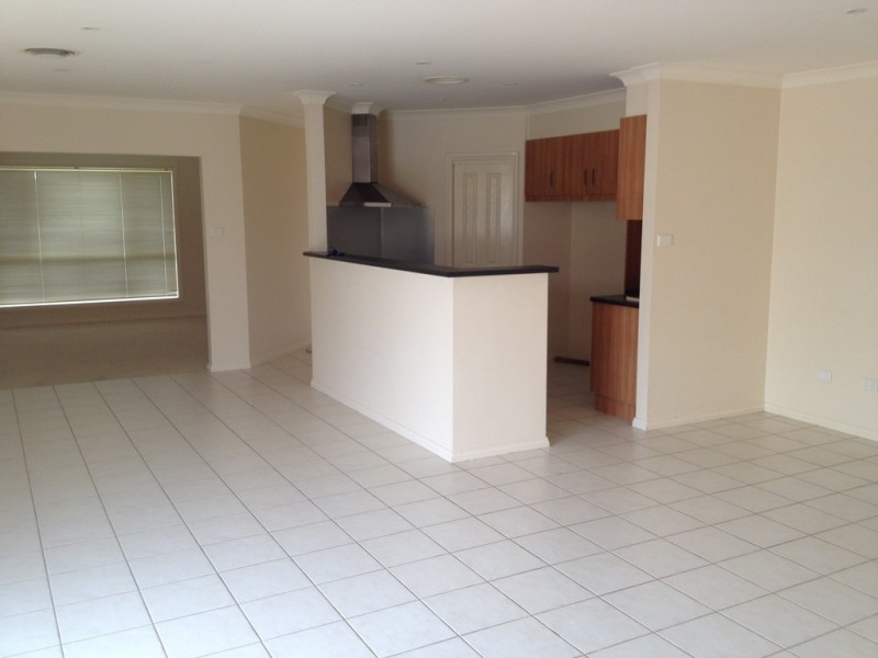 10 BALLESTRIN STREET, Griffith NSW 2680