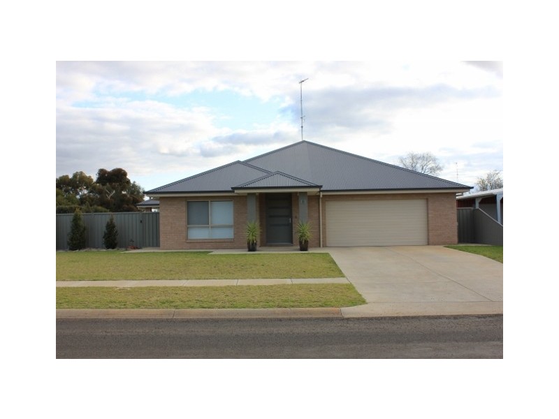 32 Currawong Crescent, Coleambally NSW 2707
