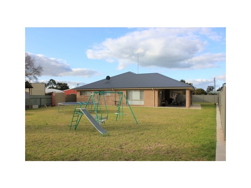 32 Currawong Crescent, Coleambally NSW 2707