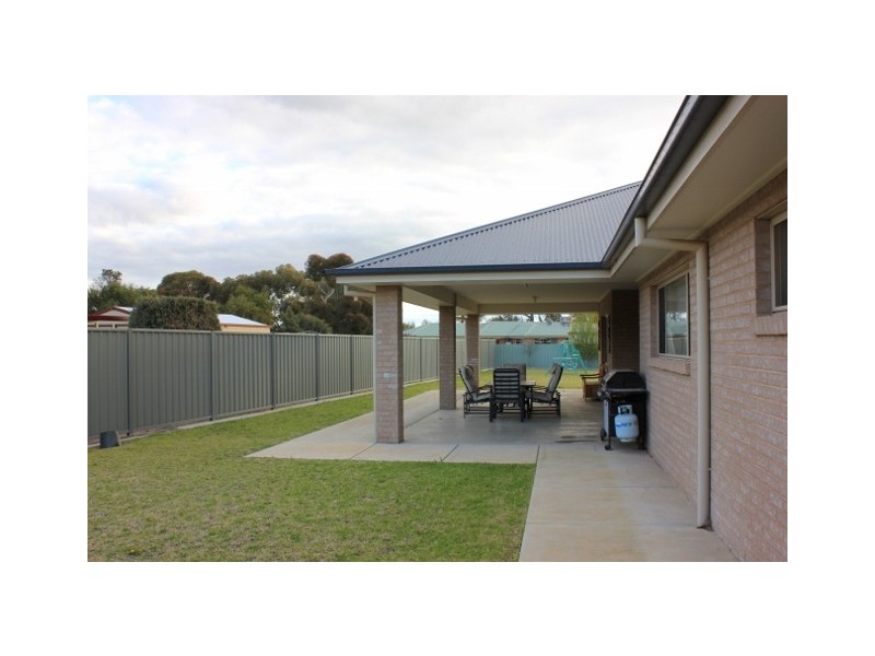 32 Currawong Crescent, Coleambally NSW 2707