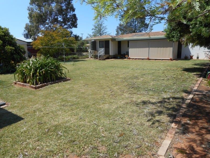 19 Charles Street, Hillston NSW 2675