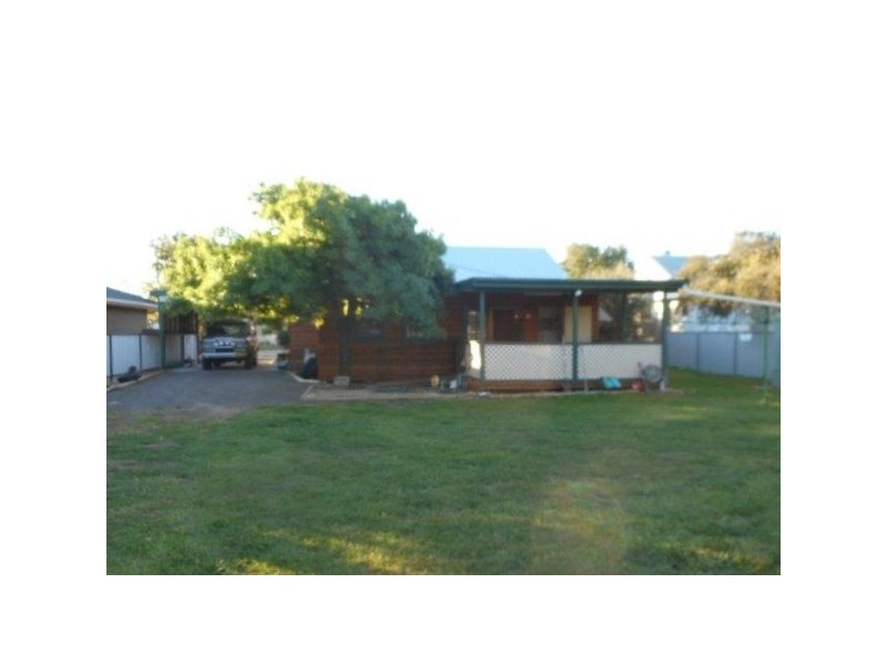 8 Henry Street, Hillston NSW 2675