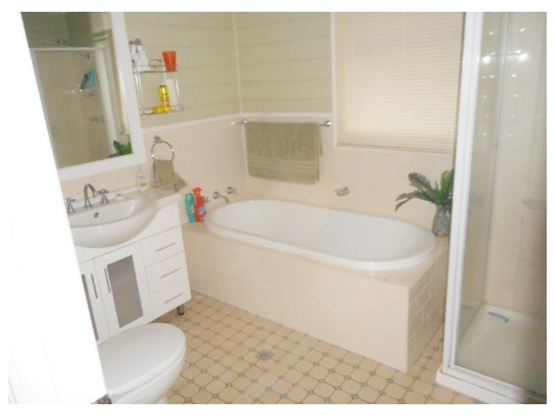 8 Henry Street, Hillston NSW 2675