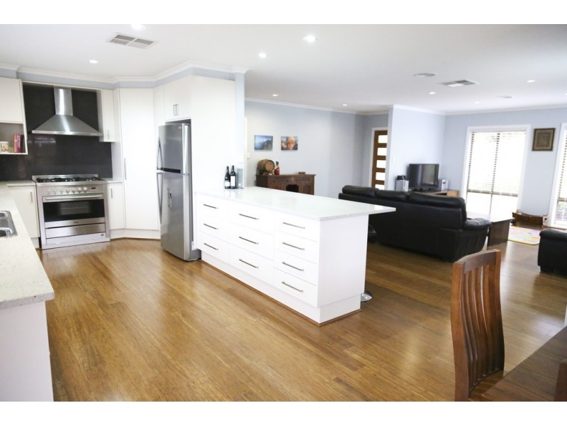 24 Holmes Crescent, Griffith NSW 2680