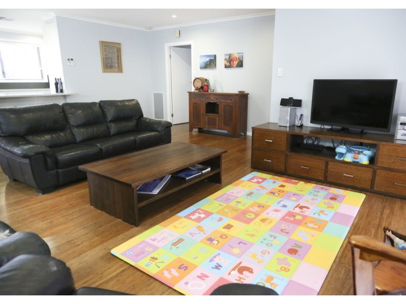 24 Holmes Crescent, Griffith NSW 2680