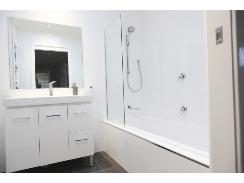 24 Holmes Crescent, Griffith NSW 2680