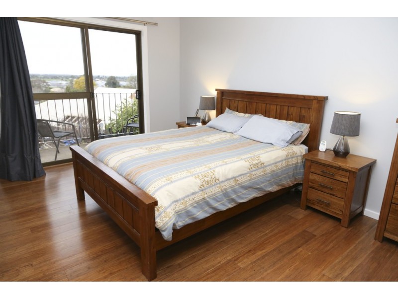 24 Holmes Crescent, Griffith NSW 2680