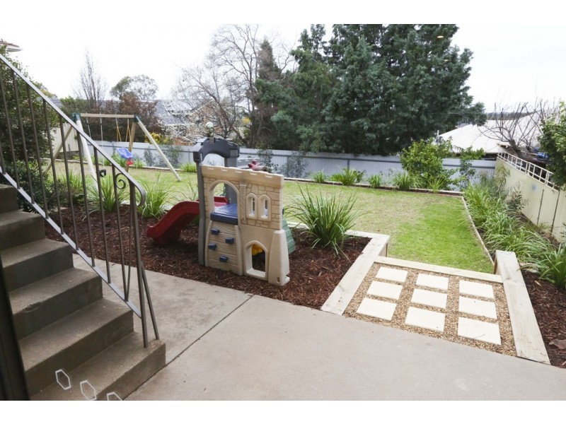 24 Holmes Crescent, Griffith NSW 2680