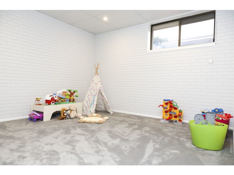 24 Holmes Crescent, Griffith NSW 2680