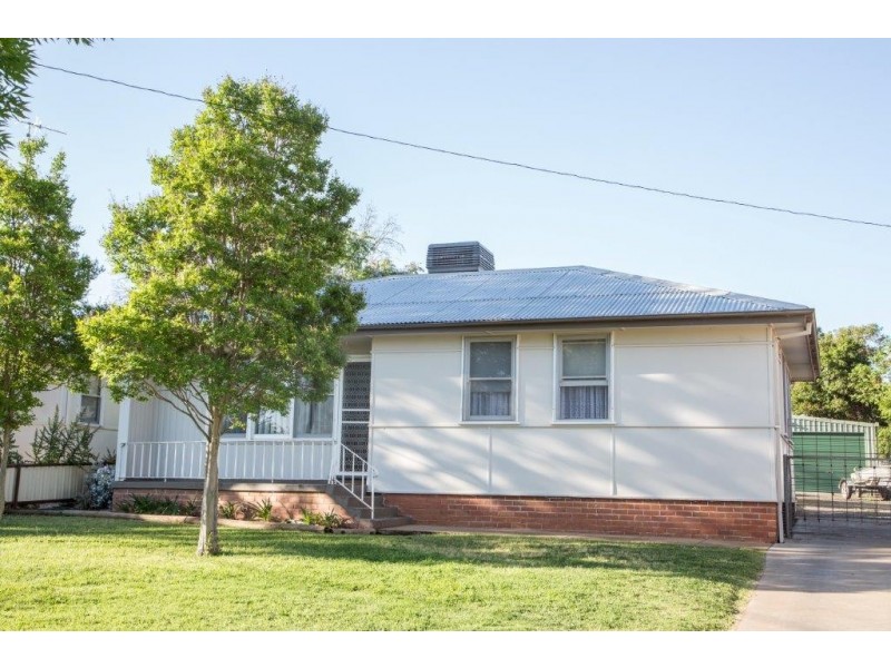 11 Walter Bull Crescent, Griffith NSW 2680