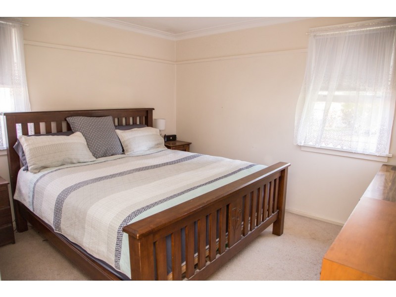 11 Walter Bull Crescent, Griffith NSW 2680