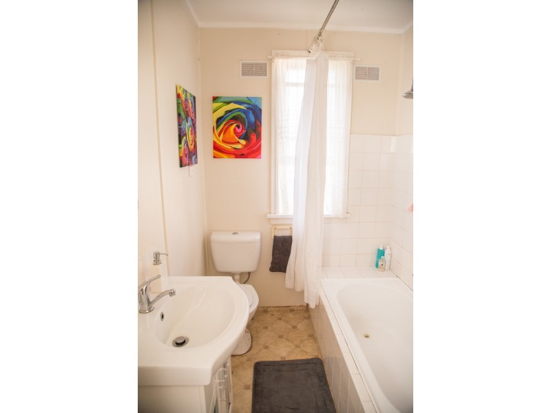 11 Walter Bull Crescent, Griffith NSW 2680