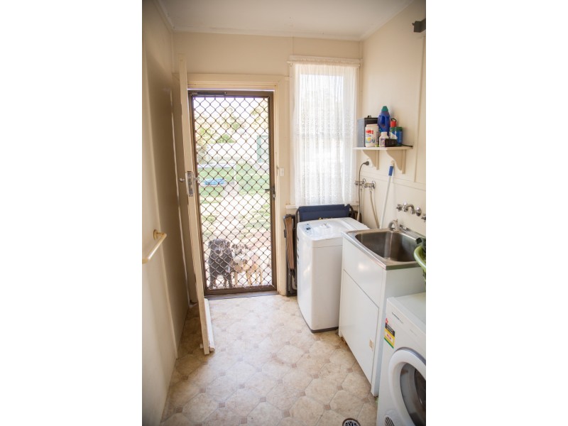 11 Walter Bull Crescent, Griffith NSW 2680