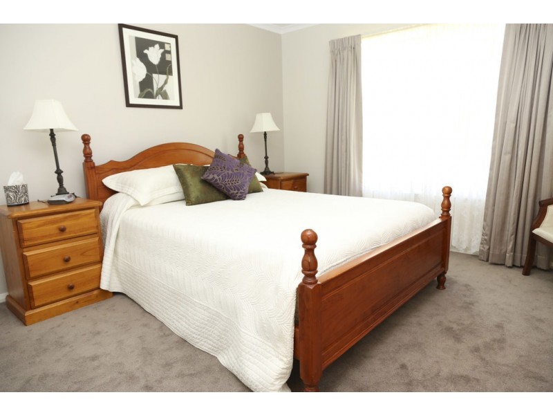 8 Foster Place, Griffith NSW 2680