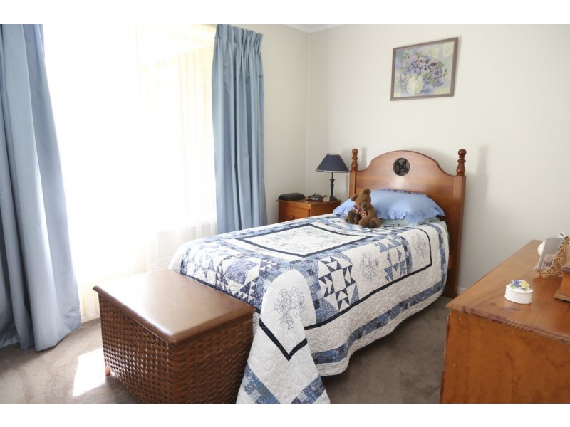 8 Foster Place, Griffith NSW 2680