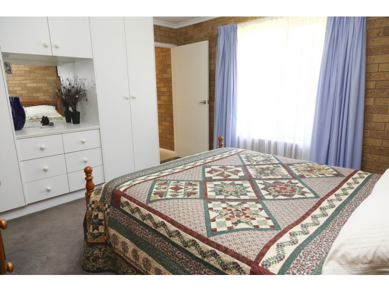 8 Foster Place, Griffith NSW 2680