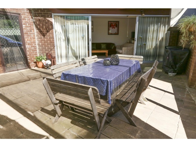 8 Foster Place, Griffith NSW 2680
