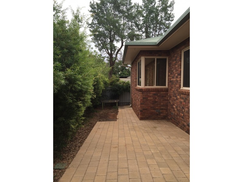 2/54 Messner Street, Griffith NSW 2680