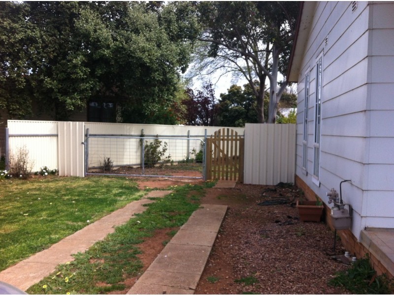 2 SOUTH AVENUE, Yenda NSW 2681