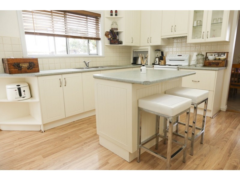 706 McCormack Road, Yoogali NSW 2680